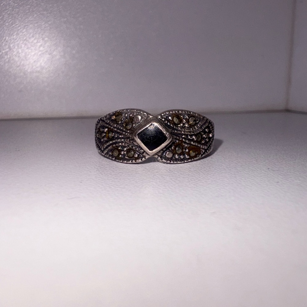 Elegant Silver and Black Women's Ring
